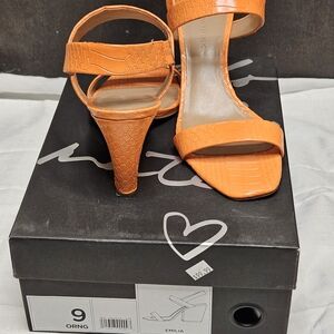 Banana Rrpublic Vibrant Orange Textured Heels